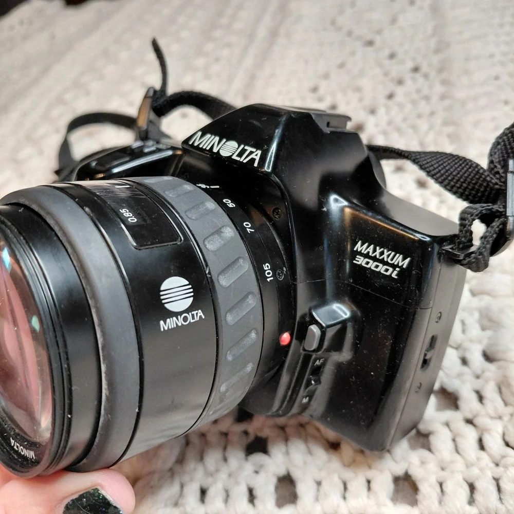 MINOLTA Maxxum 3000i 35mm Film Camera‎ & Charger Promaster Untested No Battery